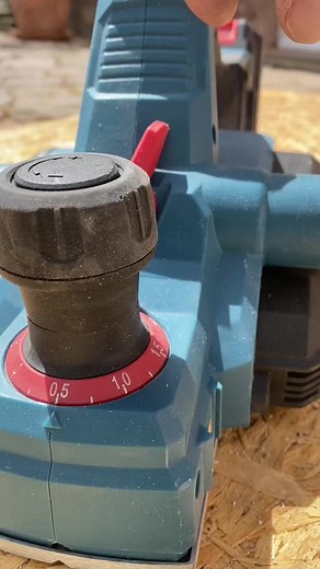 DeWalt Router in Action: Woodworking Techniques