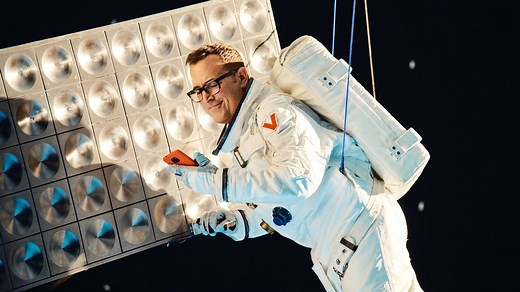 'Can You Hear Me Now?' character in new Verizon ad with Buzz Aldrin
