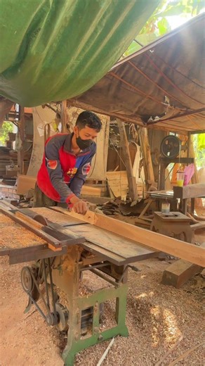 Planing wood and straightening wood