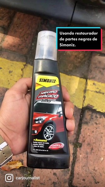 Restaurador de Partes Negras Simoniz en Acción