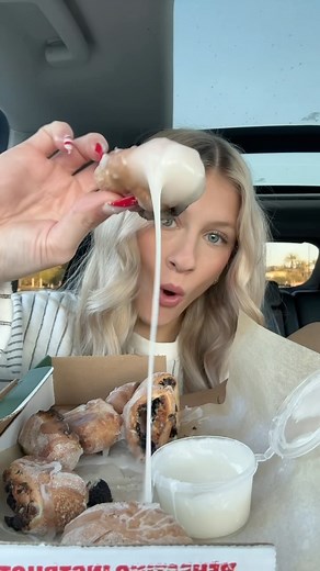 Nat 🤍 on Instagram: "Trying every dessert on the menu at Papa John’s! 🍕 @papajohns #papajohnspizza #papajohnsdesserts #papajohns #dessertlover #explore"