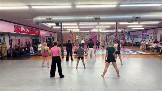 Last week of classes before break called for group dances made up by the dancers in class! Christmas is almost here and here is one of our dances from last week 🎄❤️💚 #christmas #dance #dancer #santa