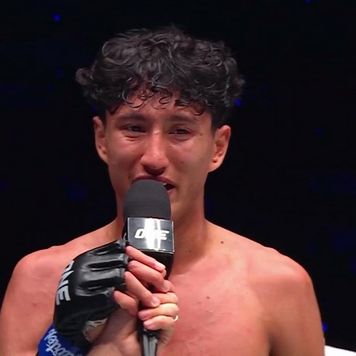 Dream ACHIEVED 🏆 Nabil Anane pours his heart out after his monumental win over Superlek! ❤️