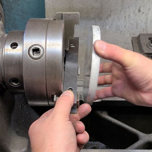 헢헰혁헮헻헲 헪헼헿헸헵헼헹헱헶헻헴 | Using parallels to space a workpiece exactly where you want, manual lathe version. #lathe Remember to remove the parallels before turning... | Instagram