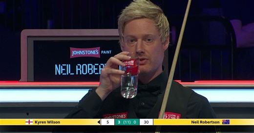 Niemand ziet het, maar Neil Robertson callt foul op zichzelf - zeer sportieve actie