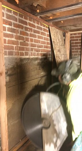 Half way through the cut I realized that yellow flex pipe at the top was gas 😂#osha #construction #concrete