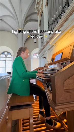 510K views · 14K reactions | Ok yeah this new Lord of the Rings transcription has officially taken over my entire brain  I AM SO EXCITED ABOUT THIS!!! Work in progress - my brain is evidently in transcription mode at the moment because another movement popped out today! #organ #organtok #pipeorgan #lordoftherings #howardshore #lightingofthebeacons #filmmusic #soundtrack | Anna Lapwood | Facebook