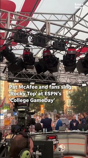 Pat McAfee and fans sing ‘Rocky Top’ at ESPN’s 'College GameDay'