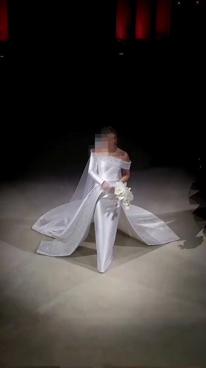 THE PARTY OF A LIFE TIME! This kuwaiti Wedding had it all - a stunning bride in a Giorgio Armani Couture dress, a beautiful modern setup with outstanding vibrant colors, and to top it all off, a live performance by the one and only celebrity singer Nabeel Shuail 🔥