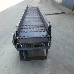 [Hot Item] Slat Conveyor in Galvanized Carbon Steel for Wood Transmission