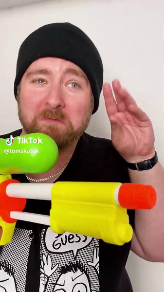 best way to stop a bad guy with a pun is a good guy with a pun #tomska #comedy #sketchcomedy