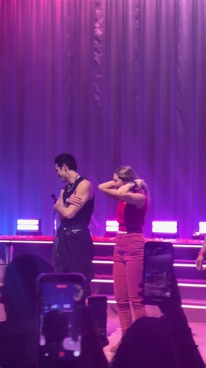 #hilaryduff #withlovechallange - hilary duff with love dance challenge in London 19/01/2026 #concert #fyp