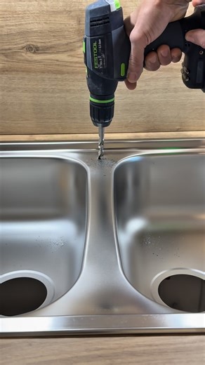 CuisiTop on Instagram: "Pose d’un mitigeur sur évier inox | CuisiTop 👊 C.est.TOP #cuisine #kitchen #home"