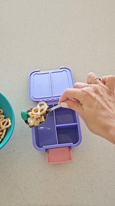 👋 Five ingredients, one super fun, super easy Easter trail mix! 🐰 Ingredients: - Mini pretzels - Mini marshmallows - Cheerio cereal - Candy eggs - Choc chips A great one to have up your sleeve for an end-of-term lunchbox treat 🤸💫 Anything else you'd add? Easy ways to help encourage more variety, less waste & more fun in the lunchbox? That's what we do best 👋👊MontiiCo Bento Two snackbox & Crinkle Cutter Knife available on our website 💓 #easyrecipe #kidapproved #easterfun #easterdecor #lunc
