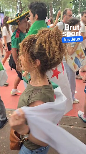 194K views · 4.4K reactions | Les supporters algériens sont en fête après la victoire d'Imane Khelif en quart de finales. La boxeuse algérienne s'est imposée face à la hongroise Anna Luca Hamori et se qualifie en demi-finales. #Paris2024. | Brut Afrique | Facebook