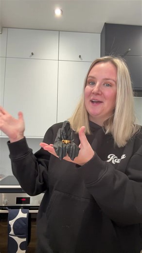 Who’s going to spill this tea? #suriel #acotar #sarahjmaas #spillingthetea #booktok