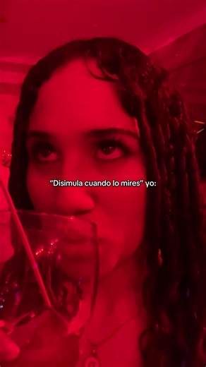Video de dxriielys_💞 (@paoo_.10) relacionado con “me when i see him”