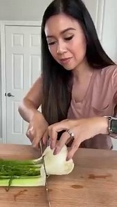 Save my recipe for Cioppino! Full recipe here https://whi.sk/K6Ktr The ingredients for the soup are 2 tbsp olive oil, one fennel bulb, 1 onion, 4-5 garlic gloves, 1oz tomato paste, 16oz canned crushed tomatoes, 32oz carton vegetable broth, 2 bay leaves and salt to taste. Simmer for 20 minutes and add seafood that you like. I chose clams, mussels, shrimp, mahi Mahi and scallops. Top with some flat leaf parsley and serve with some toasted bread. #cioppino #seafoodstew #italianfood #seafoodboil #se