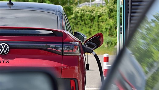 E-Mobilität im Aufwind: Autobauer auf Kurs bei CO2-Zielen