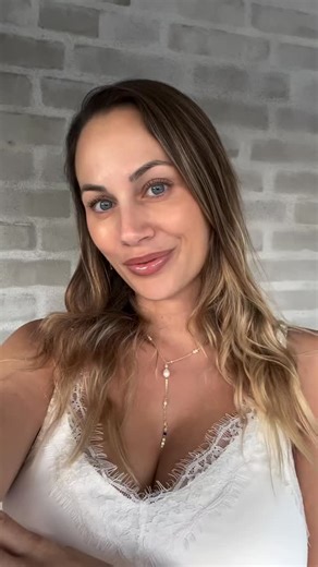 WIOGA COPENHAGEN on Instagram: "Smukke @kamillabroberg med Anabell halskæden, Alana øreringene og Vega øreringene 🩷"