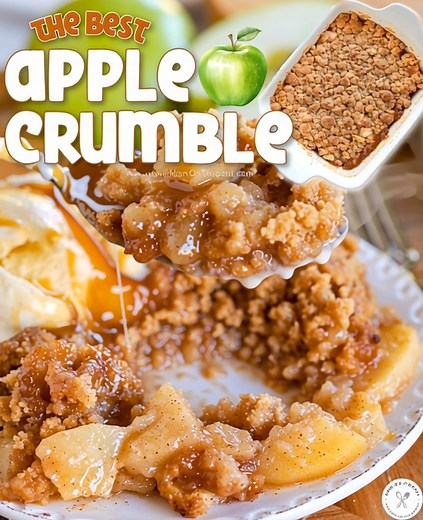 2.9K views | This easy homemade Apple  Crumble is our favorite dessert with it’s sweet, caramelized apple filling and crumbly topping - most definitely a crowd pleaser and perfect for the Holiays! Recipe  | Cooking With Mee | Facebook