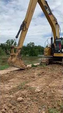 🚜 Power of the Machine! Watch this excavator handle heavy dirt like a pro! #Excavator