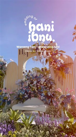 SEPENUHATI DEKORASI MALANG on Instagram: "“An outdoor wedding isn’t just an event; it’s a dialogue between hearts and the whispers of the earth.” Jadi, kak Hani dan kak Ibnu ini dealing di Sepenuhati ketika kami event di waroeng tani untuk acara wedding kak Sekar & kak Rama. Dan beliau berdua langsung jatuh hati sama decor kami, masyaAllah. Setelah itu, beliau berdua langsung menghubungi Sepenuhati dan tau sosmed kami dari welcome sign yang kami letakkan di area entrance. Proses pernikahan yang 
