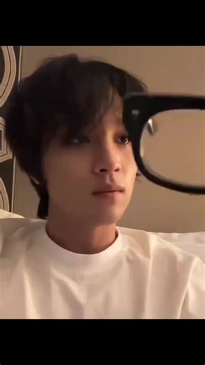 Trend Kacamata Haechan: Simak Gaya Kekinian