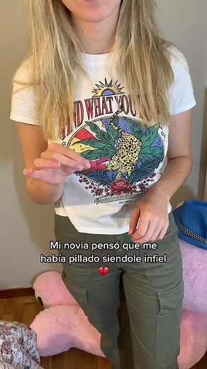 Como le explico que abro cartas pokemon y no es lo que parece? #parati #foryou #pokemon #pokémon #couple