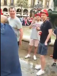 Los hooligans del Liverpool hacen desastres en Barcelona ( Vídeo) - Futbol Sapiens