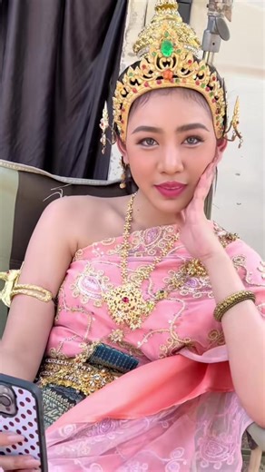 เบื้องหลังนักแสดงกองถ่าย “เดชอสูรขันแก้วนพเก้า 2568” 📺 #เดชอสูรขันแก้วนพเก้า ช่อง 7HD กด 35 📲 ดูย้อนหลังครบทุกตอนที่ YouTube: Samsearn Official และ Facebook: Samsearn Original ✨ เบื้องหลังฟิตติ้ง–บวงสรวง–งานสร้าง สุดประณีตทุกขั้นตอน เฉพาะ สมาชิกสามเศียร เท่านั้น! 👉 รับชมได้ที่ YouTube และ Facebook Samsearn (เฉพาะสมาชิก) 🔔 สมัครง่ายเพียง 35 บาท/เดือน 📱 Android: สมัครได้ในแอป YouTube ช่องสามเศียร 🍎 iOS: เปิด Safari หรือ Google ค้นหา “ช่องสามเศียร YouTube” แล้วกดสมัครได้เลย! 📌 แฮชแท็กให้ครบ 