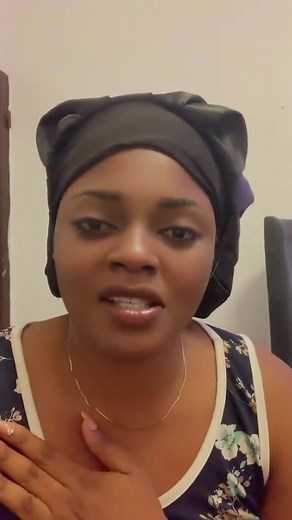 The girl who slapped her boyfriend has come out to explain that she did so because she had already clearly told him she couldn't do a long-distance relationship. Despite this, the guy still went ahead and proposed to her publicly, disregarding her opinion. She stated that he intended to embarrass her, but she ended up embarrassing him instead...*To me she didn't suppose to slap him no matter what*...What do you think??? | Princess Kate