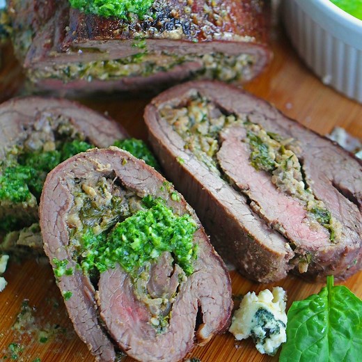 Stuffed Flank Steak with Spinach and Blue Cheese is packed with garlic, caramelized onions and walnuts. A very easy dish that is packed with flavor! FULL RECIPE HERE: http://peasandpeonies.com/stuffed-flank-steak/ | Sweet and Savory Meals