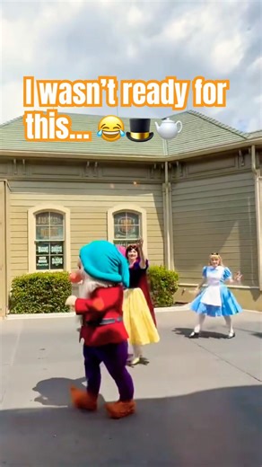 Mad Hatter surprised EVERYONE at Magic Kingdom 😂