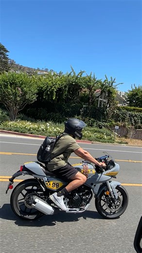 Ever had that “whoa” moment when a bike passes by and you can’t stop staring? That’s the Lifan KPM RS 200 for you — sporty design, fuel-injected engine, and smooth ride for everyday adventures. 🔥 FREE SHIPPING when you order from @VenomMotorsportsUSA Shop Here - https://www.venommotorsportsusa.com/products/lifan-kpm-rs-200-fuel-injected-kpmcafe-4v-6-speed #VenomMotorsports #HondaMotorcycle #Kawasaki #Yamaha #LifanKPMRS200 #MotorcycleLife #StreetBike #BikerCommunity #MotorcycleAddict #Motorcycle