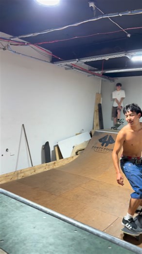 Quick fire 10 minutes on the ramp with @oscarppozzi & @zack_vdp #outsidersstore #outsidersskate | Outsiders