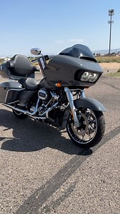 Let’s take@one more look at this preowned Road Glide with a detachable tour pack installed! This motorcycle is ready for the open road! Who’s taking this one home? 928-757-1166 ask for Sales! | Mother Road Harley-Davidson