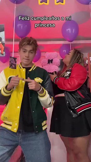 30K views · 2.2K reactions | Alex Cortex Te amo #21maleja le gusto mucho sus regalos #parati #malex #AlexCortex #short #viralreels #reelsvideo #reelsfb #reelsviral #fyp #reels #viral #funny #fun | Alex cortex | Facebook