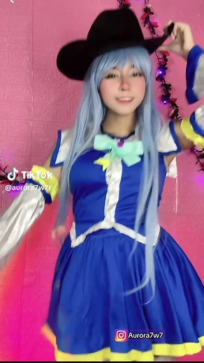 Cosplay de Aqua de Konosuba: Videos y Estilo