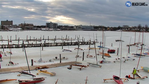 42° with sunshine today in Red Bank, NJ! Live cam from https://njbeachcams.com | NJ Beach Cams