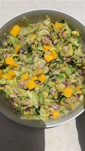Welcome to Day 2 of my 🥭 Summer Mango Series 🥭 I’m a Dietitian & today we’re making my Mango Tuna Salad with a Creamy Herb Dressing 🐟🥭👌🏼 ✨ Follow @nourish_naturally for the whole mango series and get my recipe ebooks linked in my bio✨ If you’re in need of a new salad that’s quick, easy and delicious, try my Tuna & Mango Summer Salad. It pairs perfectly with a carb source like rice, pasta or bread rolls for a balanced lunch or dinner. Plus it’s perfect for summer entertaining. Here’s the re