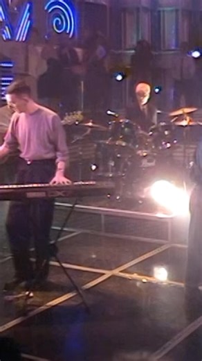 We’re stepping into 2026 with our dancing shoes on. What are you spinning tonight? Don’t forget to check out our New Year’s Eve playlist 🤫 https://londonrecords.lnk.to/playlistFB | London Records