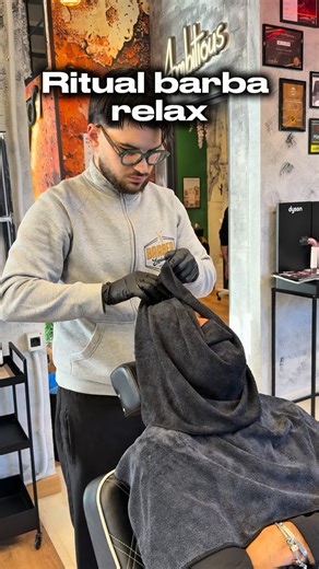 Barber Evolution on Instagram: "Qui non facciamo barbe. Ci prendiamo cura del viso. Panno caldo ♨️ rasatura luxury 🪒 prodotti professionali scelti e dedicati per la tua pelle 🧴 Ogni gesto è preciso ✋ ogni passaggio ha un motivo 🎯 Esperti nella cura. Mani che sanno cosa fanno. Stile che si sente, prima ancora di vedersi ✨ ➡️PRENOTA ORA la tua barba relax dedicata (Link in Bio) #barbershop #beard"