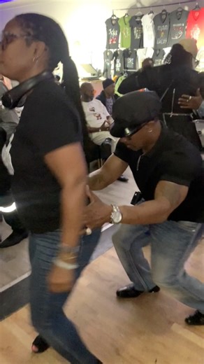 Darrin & Stephanie hits the dance floor Chicago Steppin @ Visions in Chicago, IL #FollowTheSteppinNetwork #ChicagoSteppin #Dance #DanceCulture #dancecontest #Chicago #Detroit #Atlanta #Milwaukee #Dallas #Memphis #LAX #Houston #StLouis #DMV #viralvideo #viralreel #viralpost | The Steppin Network