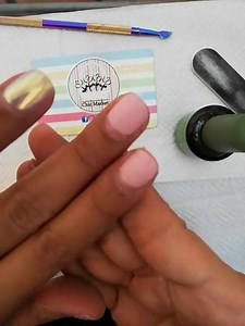 6.7K views · 71 reactions | Aquí pueden ver como funciona el magic remover aliver. Removedor de esmalte semipermanente, es el sustituto de acetona algodón y papel aluminio. Funciona para todo esmalte gel que lo quites así, nada más varía los minutos que tienes que dejar. No es recomendable para opi. Disponible set removedor:PRECIO 13000 COLONES. Precio solo magic removero 8000 colones. Para más información puedes enviarnos un WhatsApp al 60782254. | Chic Market CR | Facebook
