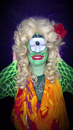 A moment for everyone’s favorite crossing dressing alien… the one, the only, AUNTIE PLEAKLY👽💚 #Pleakley #PleakleyLiloStitch #PleakleyCostume #PleakleyMakeUp #PleakleyDrag