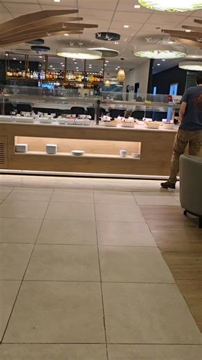 The best airport lounge in the world...is located in Montego Bay, Jamaica!! I will leave home early just so I can relax and unwind in Club Mobay. Check out their new runway lounge!! #jetsetjanet #TravelWithJanet #destinationjamaica🇯🇲 #visitjamaica🇯🇲 #sangsterinternationalairport | Janet Silvera the PAGE