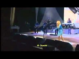 9 To 5 - Dolly Parton - Live In London 2009