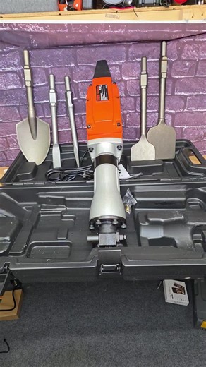 Efficient Concrete Demolition with Electric Hammer