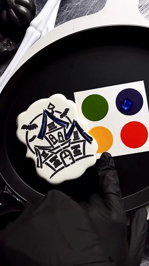 6.6K views · 134 reactions | These paint palettes from The Cookie Countess truly make my life so much easier! Plus, they come in color themes for each season! | Sugar Cookie Marketing | Facebook